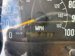 2003 Isuzu NPR HD