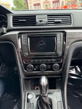2018 Volkswagen Passat 2.0T SE