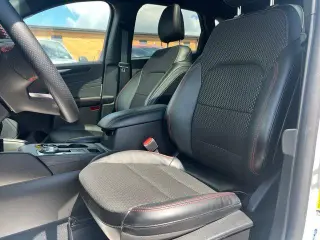 Ford Escape 2024 con tracción en las cuatro ruedas ST-Line 4dr SUV