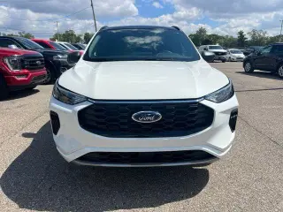 Ford Escape 2024 con tracción en las cuatro ruedas ST-Line 4dr SUV