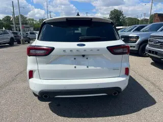 Ford Escape 2024 con tracción en las cuatro ruedas ST-Line 4dr SUV