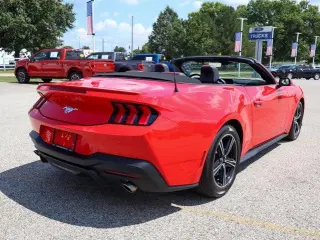 Ford Mustang 2025 EcoBoost Premium convertible 2 de dos lugares.