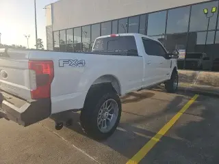 Ford F-350 Super Duty 2018 4x4 Lariat 4dr Crew Cab 6.8 ft. SB SRW Pickup