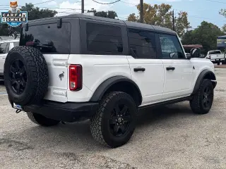 Ford Bronco 2023 4x4 Black Diamond 4dr SUV
