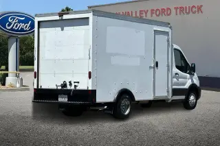 Ford Transit 2023 350 HD 2dr 138 in. WB DRW Cutaway Chassis con un peso de carga máximo de 9950 libras