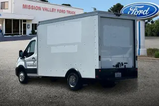 Ford Transit 2023 350 HD 2dr 138 in. WB DRW Cutaway Chassis con un peso de carga máximo de 9950 libras