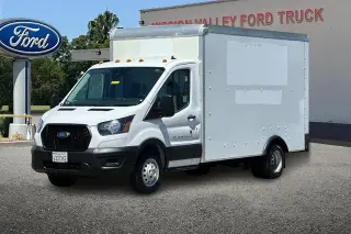 Ford Transit 2023 350 HD 2dr 138 in. WB DRW Cutaway Chassis con un peso de carga máximo de 9950 libras