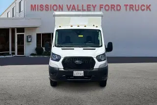 Ford Transit 2023 350 HD 2dr 138 in. WB DRW Cutaway Chassis con un peso de carga máximo de 9950 libras