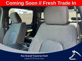 Ram 1500 2019 4x4 Big Horn 4dr Crew Cab con cabina de 5.6 pies de largo pickup