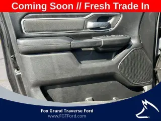Ram 1500 2019 4x4 Big Horn 4dr Crew Cab con cabina de 5.6 pies de largo pickup
