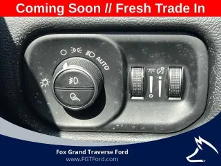 Ram 1500 2019 4x4 Big Horn 4dr Crew Cab con cabina de 5.6 pies de largo pickup