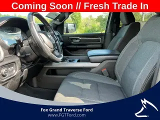 Ram 1500 2019 4x4 Big Horn 4dr Crew Cab con cabina de 5.6 pies de largo pickup