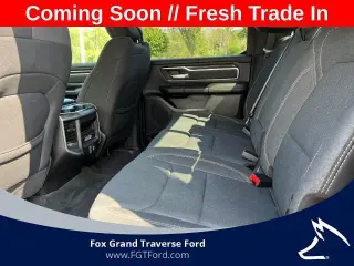 Ram 1500 2019 4x4 Big Horn 4dr Crew Cab con cabina de 5.6 pies de largo pickup