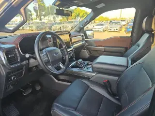 Fiesta de un Ford F-150 2023 4x2 Lariat 4dr SuperCrew 5.5 ft. SB