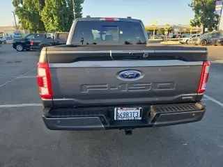 Fiesta de un Ford F-150 2023 4x2 Lariat 4dr SuperCrew 5.5 ft. SB