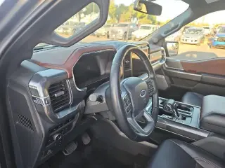 Fiesta de un Ford F-150 2023 4x2 Lariat 4dr SuperCrew 5.5 ft. SB