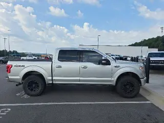 Ford F-150 2015 4x4 Platinum 4dr SuperCrew con 5.5 pies de ancho de carga.