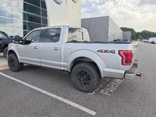 Ford F-150 2015 4x4 Platinum 4dr SuperCrew con 5.5 pies de ancho de carga.