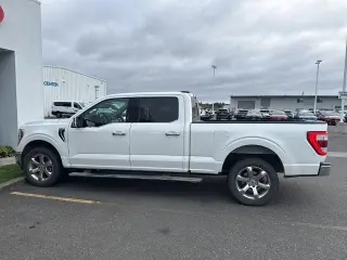 Ford F-150 2021 4x4 Lariat 4dr SuperCrew con cabina de 6.5 pies de largo.