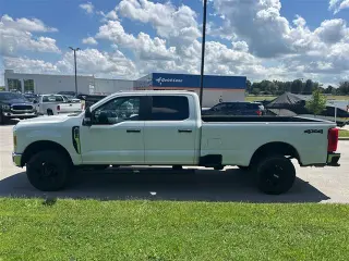 Ford F-250 Super Duty 2023 4x4 XL 4dr Cab de Trabajo de 6.8 pies de largo Pickup