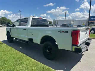 Ford F-250 Super Duty 2023 4x4 XL 4dr Cab de Trabajo de 6.8 pies de largo Pickup