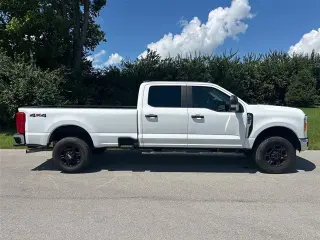 Ford F-250 Super Duty 2023 4x4 XL 4dr Cab de Trabajo de 6.8 pies de largo Pickup