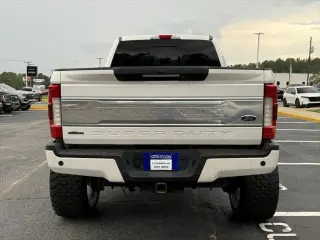 Ford F-250 Super Duty 2018 4x4 Platinum 4dr Crew Cab Pickup de 8 pies de largo