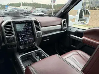 Ford F-250 Super Duty 2018 4x4 Platinum 4dr Crew Cab Pickup de 8 pies de largo