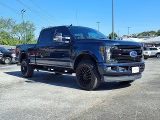 Ford F-250 Super Duty 2019 4x4 Lariat 4dr Crew Cab de 6.8 ft. Pickup