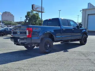 Ford F-250 Super Duty 2019 4x4 Lariat 4dr Crew Cab de 6.8 ft. Pickup