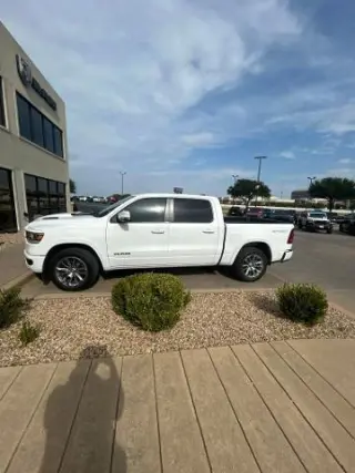 Ram 1500 2021 4x4 Laramie 4dr Crew Cab 5.6 ft. SB Pickup