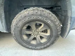 Ram 1500 2020 4x4 Big Horn 4dr Crew Cab con cabina de 5.6 pies de largo Pickup