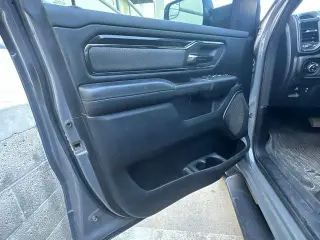 Ram 1500 2020 4x4 Big Horn 4dr Crew Cab con cabina de 5.6 pies de largo Pickup