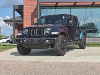 Jeep Gladiator 2025 4x4 NightHawk 4dr Cabina de Trabajo 5.0 ft. SB