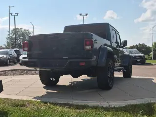 Jeep Gladiator 2025 4x4 NightHawk 4dr Cabina de Trabajo 5.0 ft. SB
