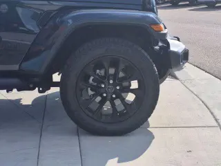 Jeep Gladiator 2025 4x4 NightHawk 4dr Cabina de Trabajo 5.0 ft. SB