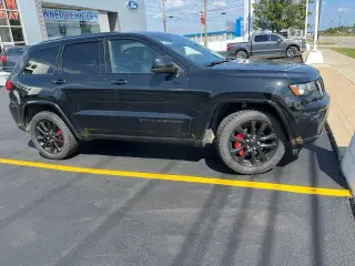Jeep Grand Cherokee 2019 4x4 Laredo 4dr SUV
