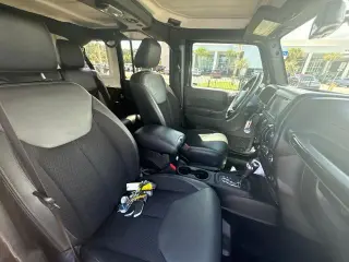 Jeep Wrangler Unlimited 2017 4x4 Sahara 4dr SUV