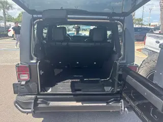 Jeep Wrangler Unlimited 2017 4x4 Sahara 4dr SUV