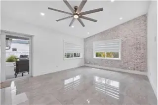 Propiedad en alquiler con 3 dormitorios y 2 baños en Cooper City