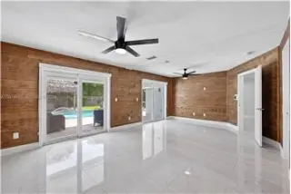 Propiedad en alquiler con 3 dormitorios y 2 baños en Cooper City