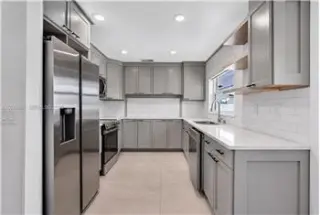 Propiedad en alquiler con 3 dormitorios y 2 baños en Cooper City