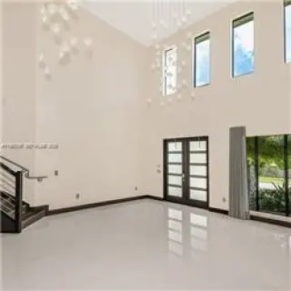 Propiedad en alquiler con 4 dormitorios y 3 baños en Miami Lakes