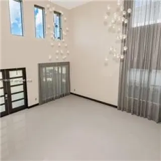 Propiedad en alquiler con 4 dormitorios y 3 baños en Miami Lakes