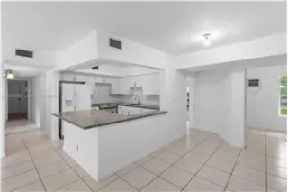 Propiedad en alquiler con 5 dormitorios y 2 baños en Wilton Manors