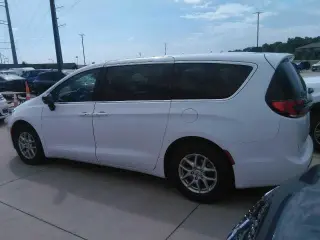 Chrysler Pacifica 2025 Select 4dr Mini-Van
