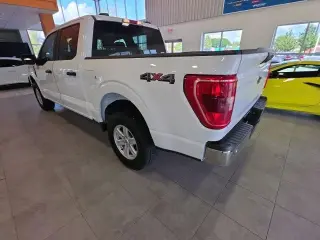 Ford F-150 2023 4x4 XLT 4 puertas SuperCrew 5.5 pies. SB