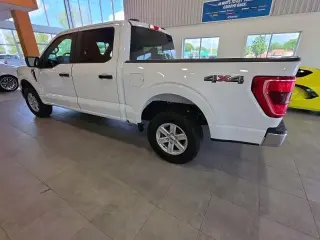 Ford F-150 2023 4x4 XLT 4 puertas SuperCrew 5.5 pies. SB