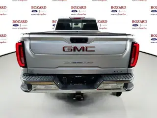 GMC Sierra 2500HD 2020 4x4 SLT Cabina Crew 4 puertas carrocería corta