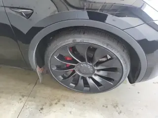 Tesla Model Y 2023 AWD Performance 4dr Crossover